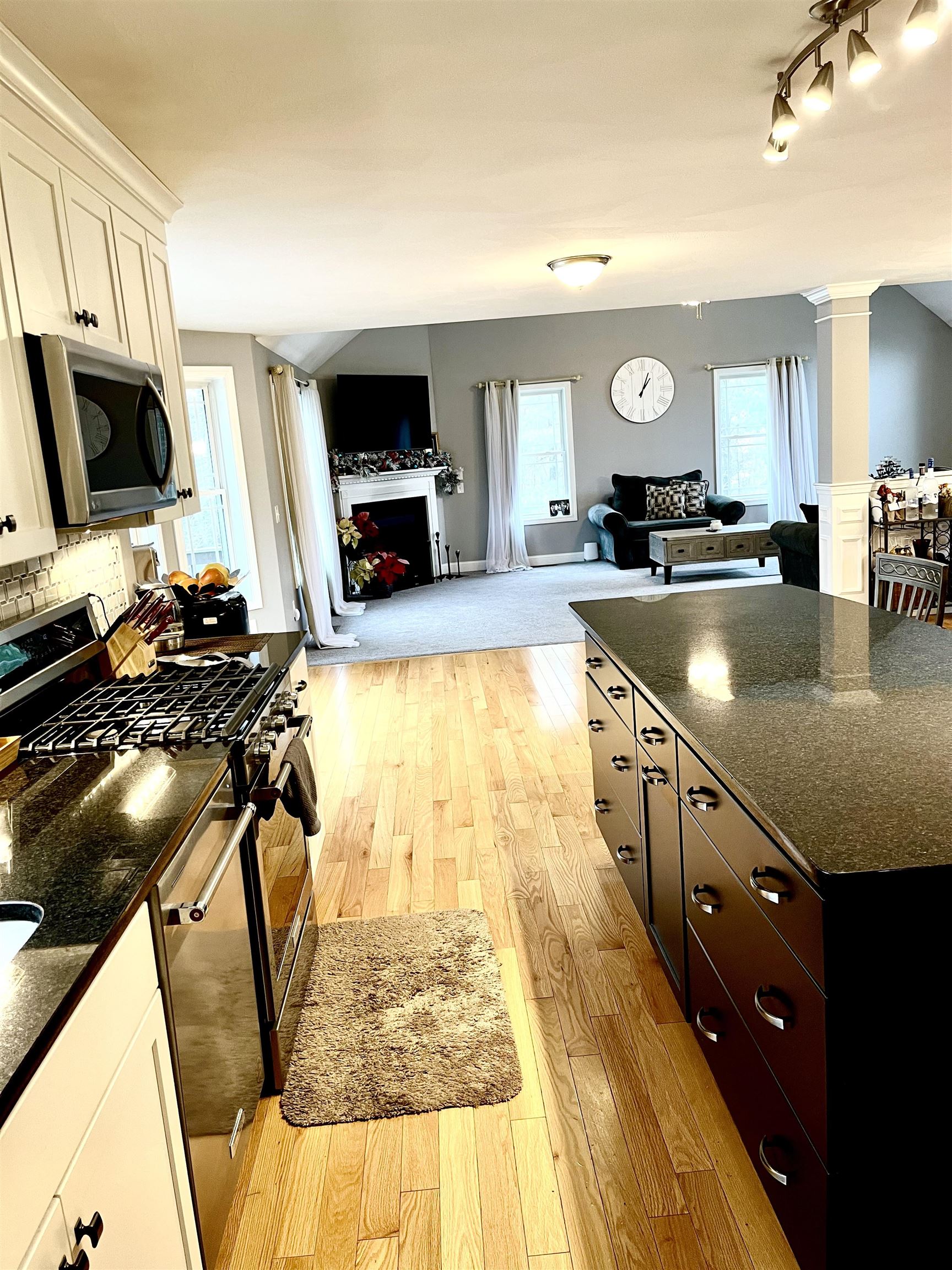 39 Bedford Road New Boston, NH 03070 - Photo 8 of 40