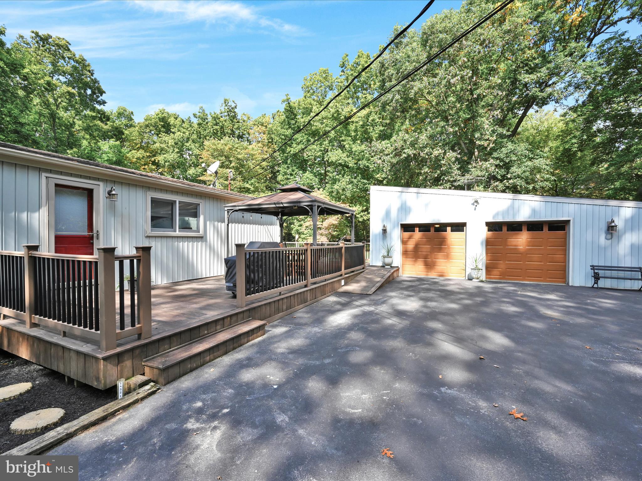 15 Clay Road Carlisle, PA 17015 - Photo 5 of 51 Side View/Parking