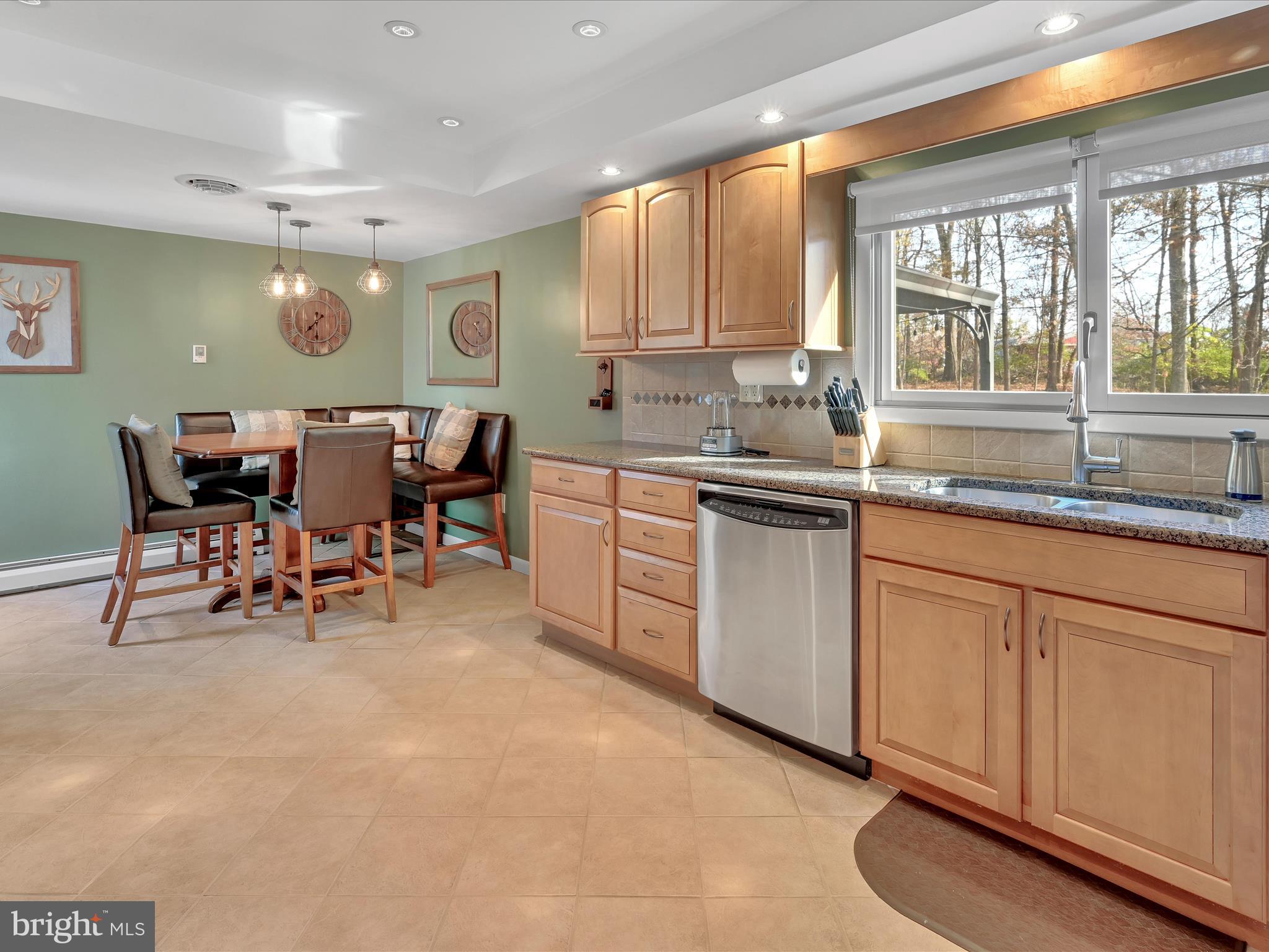15 Clay Road Carlisle, PA 17015 - Photo 9 of 51 Eat-in Kitchen (table and chairs can stay)