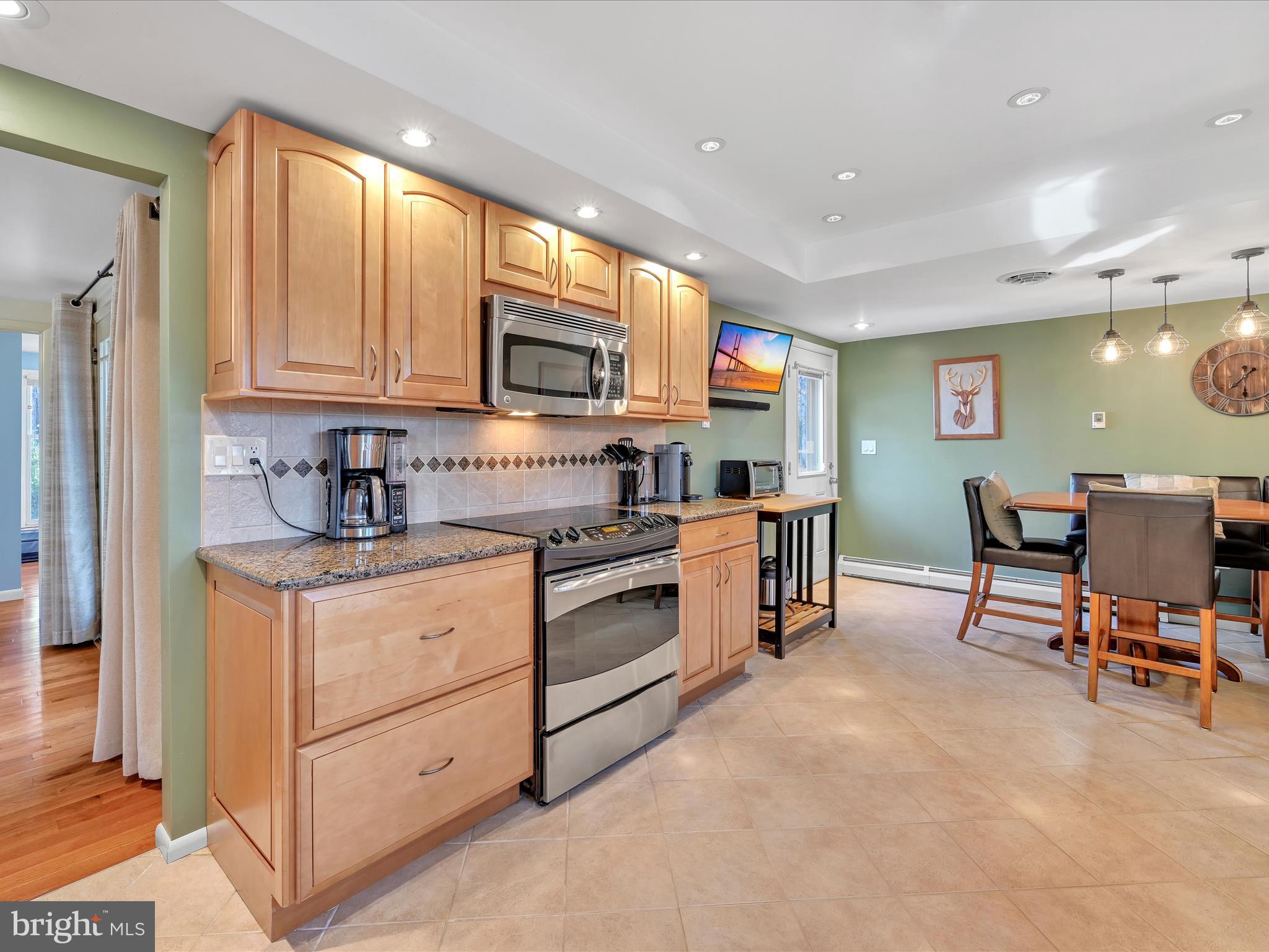 15 Clay Road Carlisle, PA 17015 - Photo 10 of 51 Eat - In Kitchen