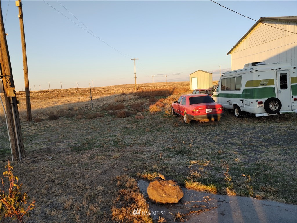 5889 Bates Road East Odessa, WA 99159 - Photo 8 of 31 a view of an ocean