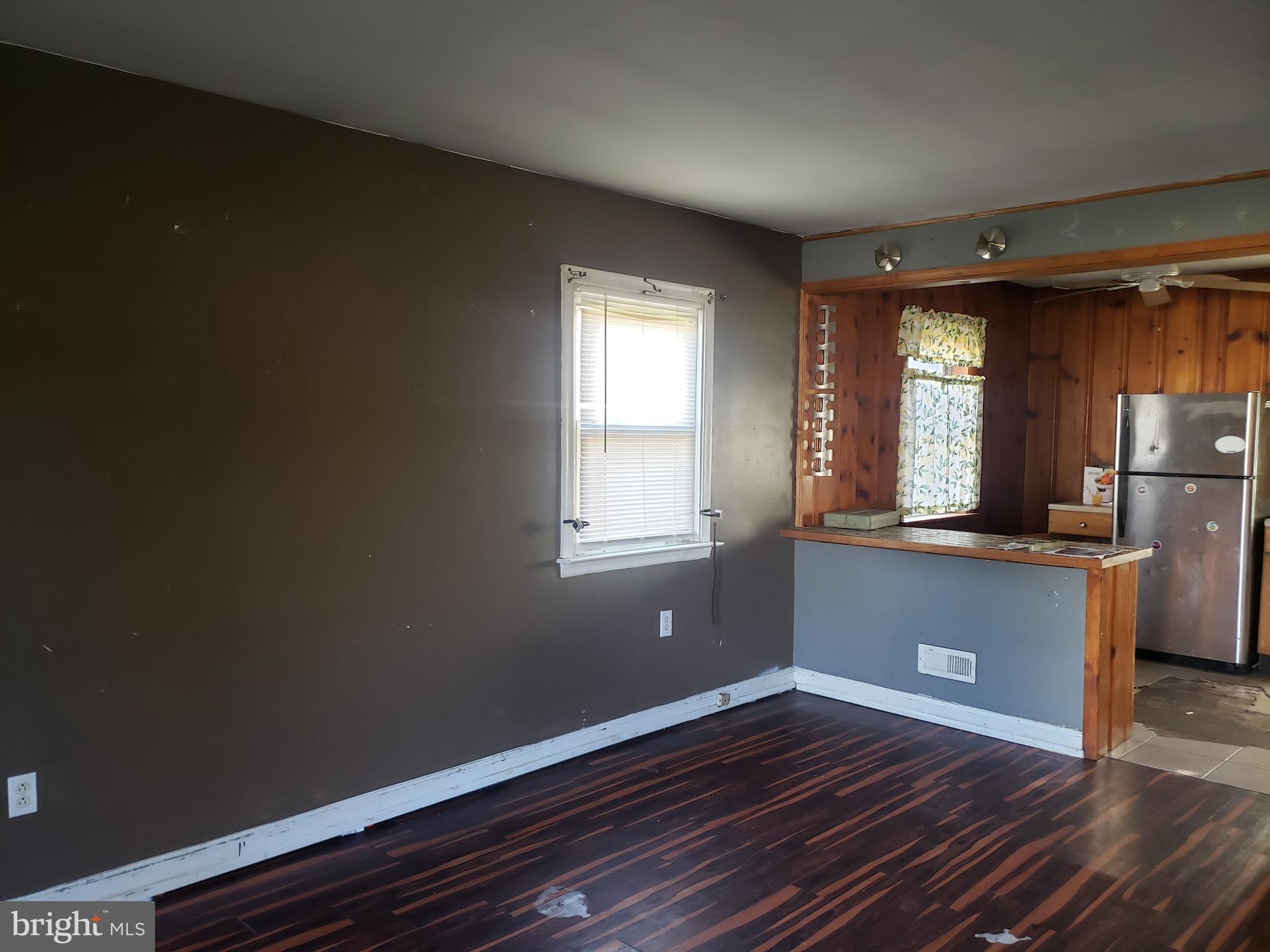 243 Sykes Road New Castle, DE 19720 - Photo 2 of 12 Living Area