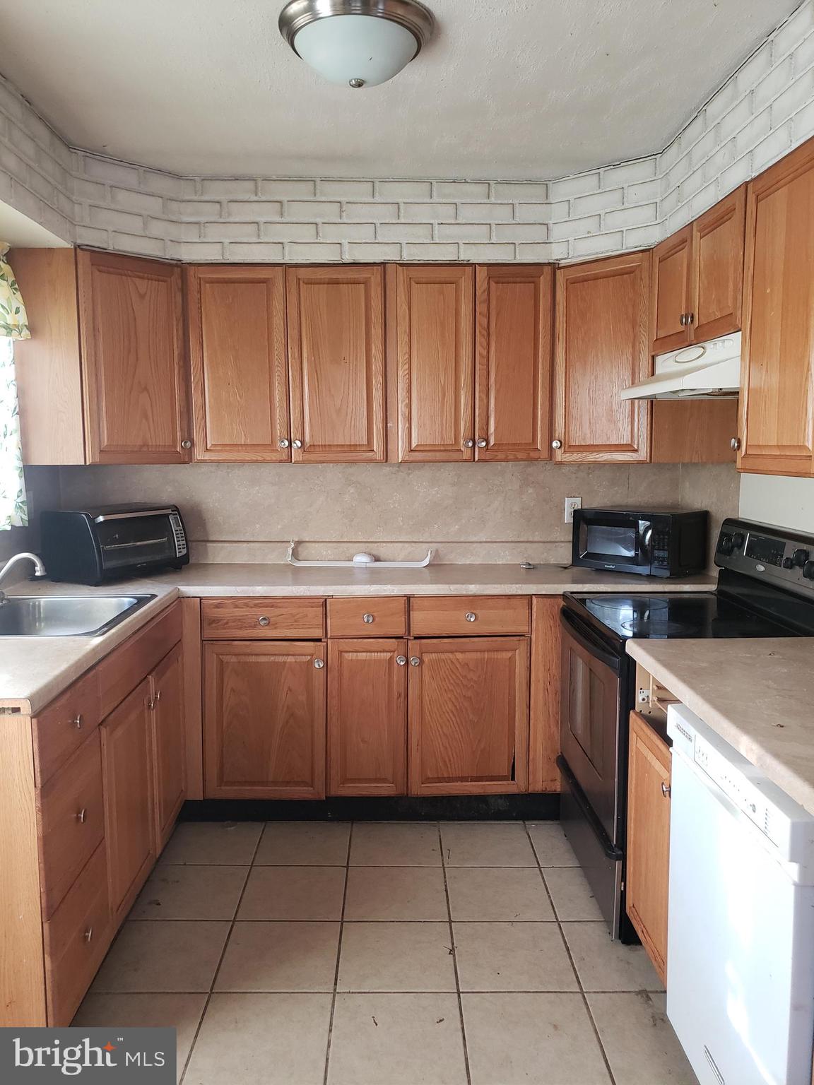 243 Sykes Road New Castle, DE 19720 - Photo 3 of 12 Kitchen