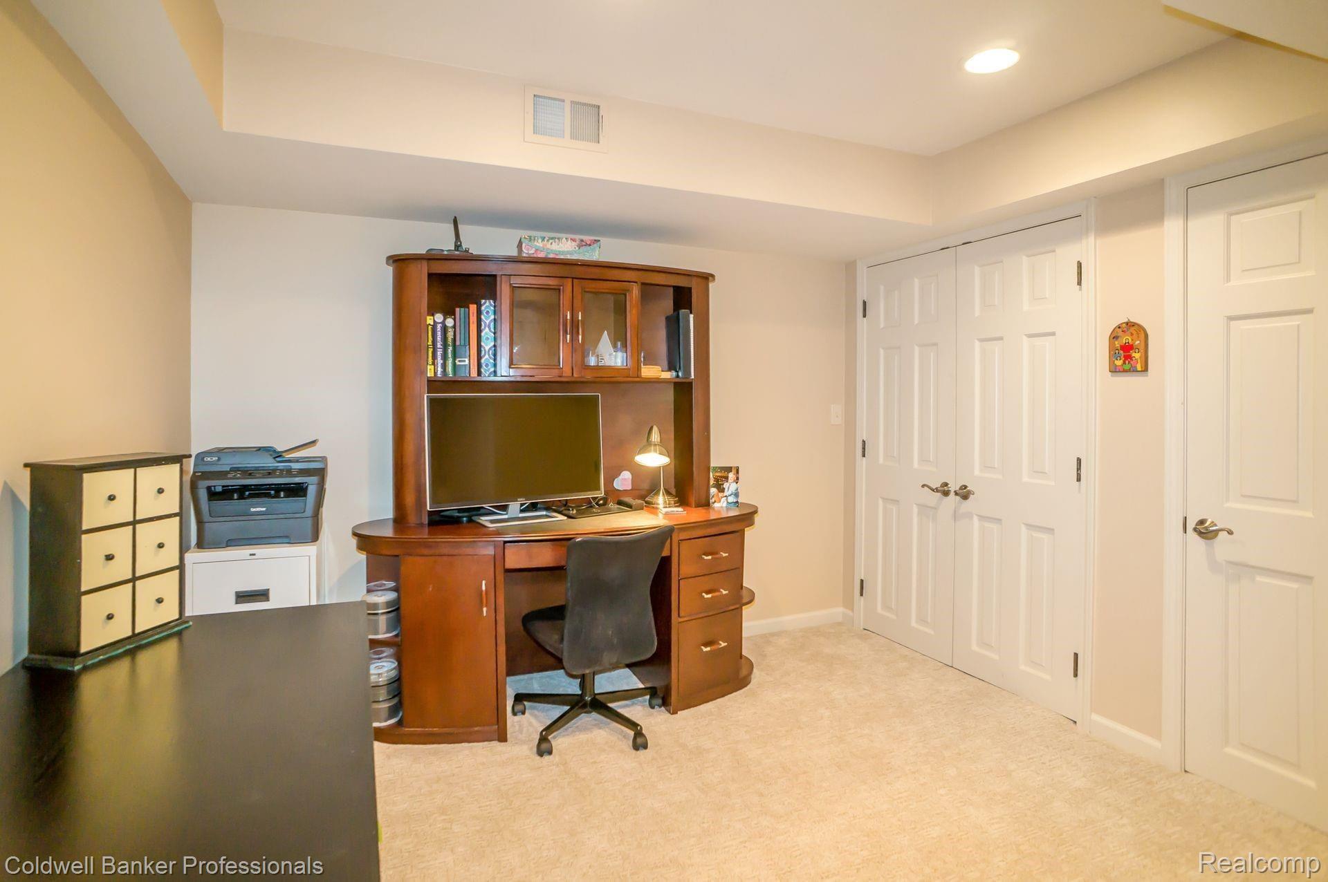 31226 Country Ridge Circle Farmington, MI 48331 - Photo 41 of 50 35.jpg