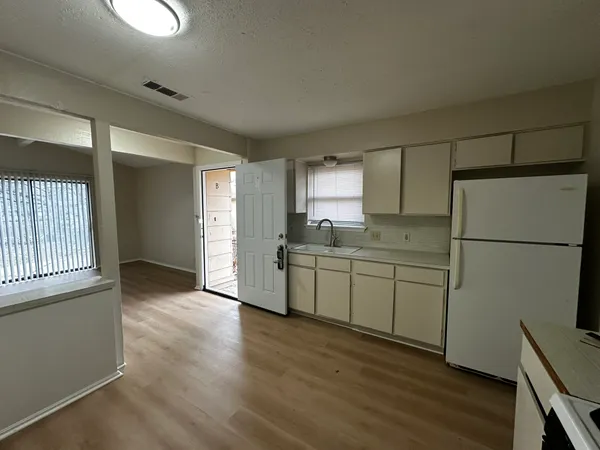 $1,375 | 5802 Emerald Forest Drive, Unit B, Austin, TX 78745