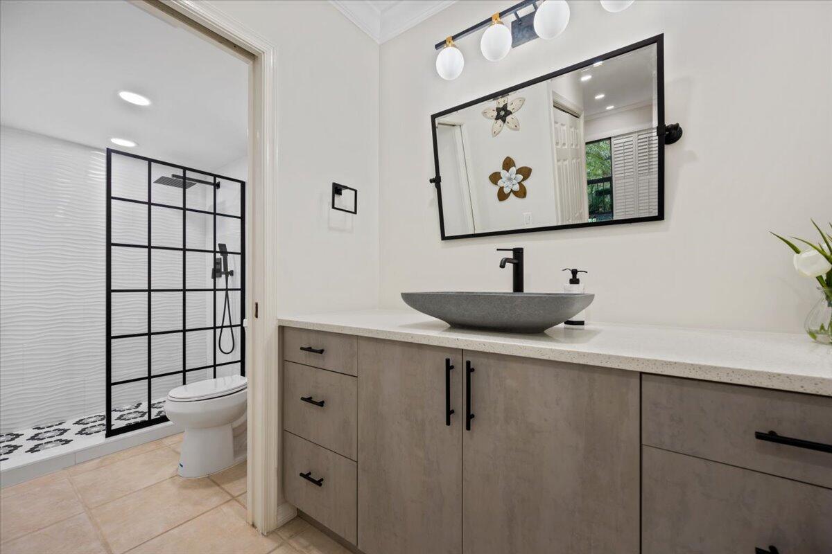 13334 Polo Club Road, Unit 332 Wellington, FL 33414 - Photo 13 of 19 Master Bathroom