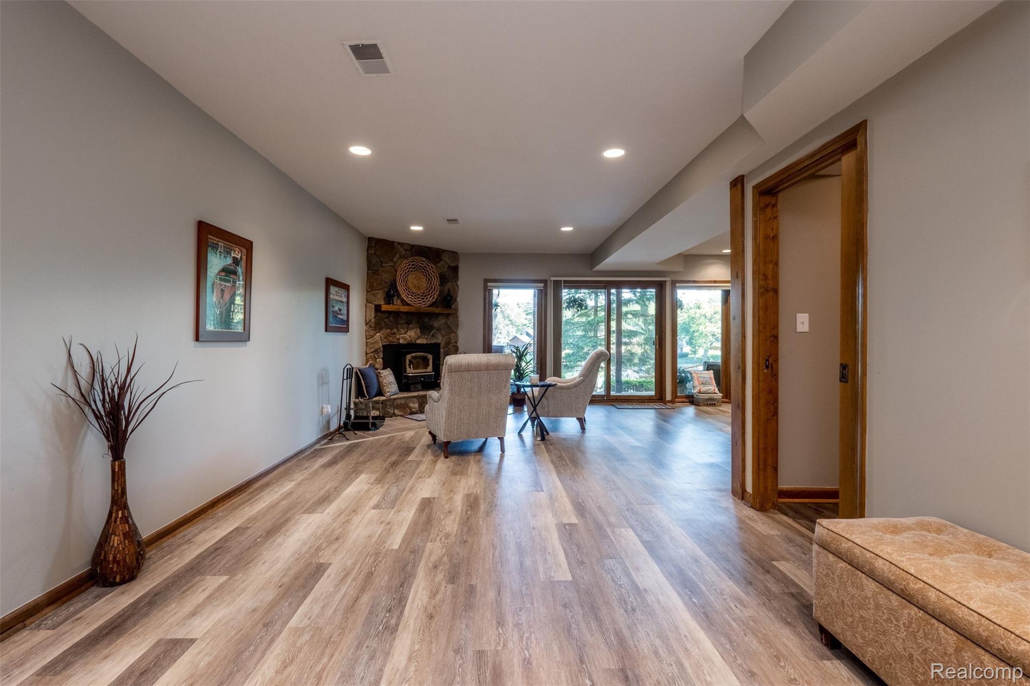 1705 Ridge Road White Lake, MI 48383 - Photo 35 of 53 1705 Ridge Rd-35.jpg