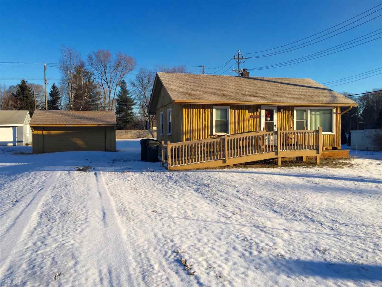 957 East Avon Road Rochester Hills, MI 48307 - Photo 3 of 9