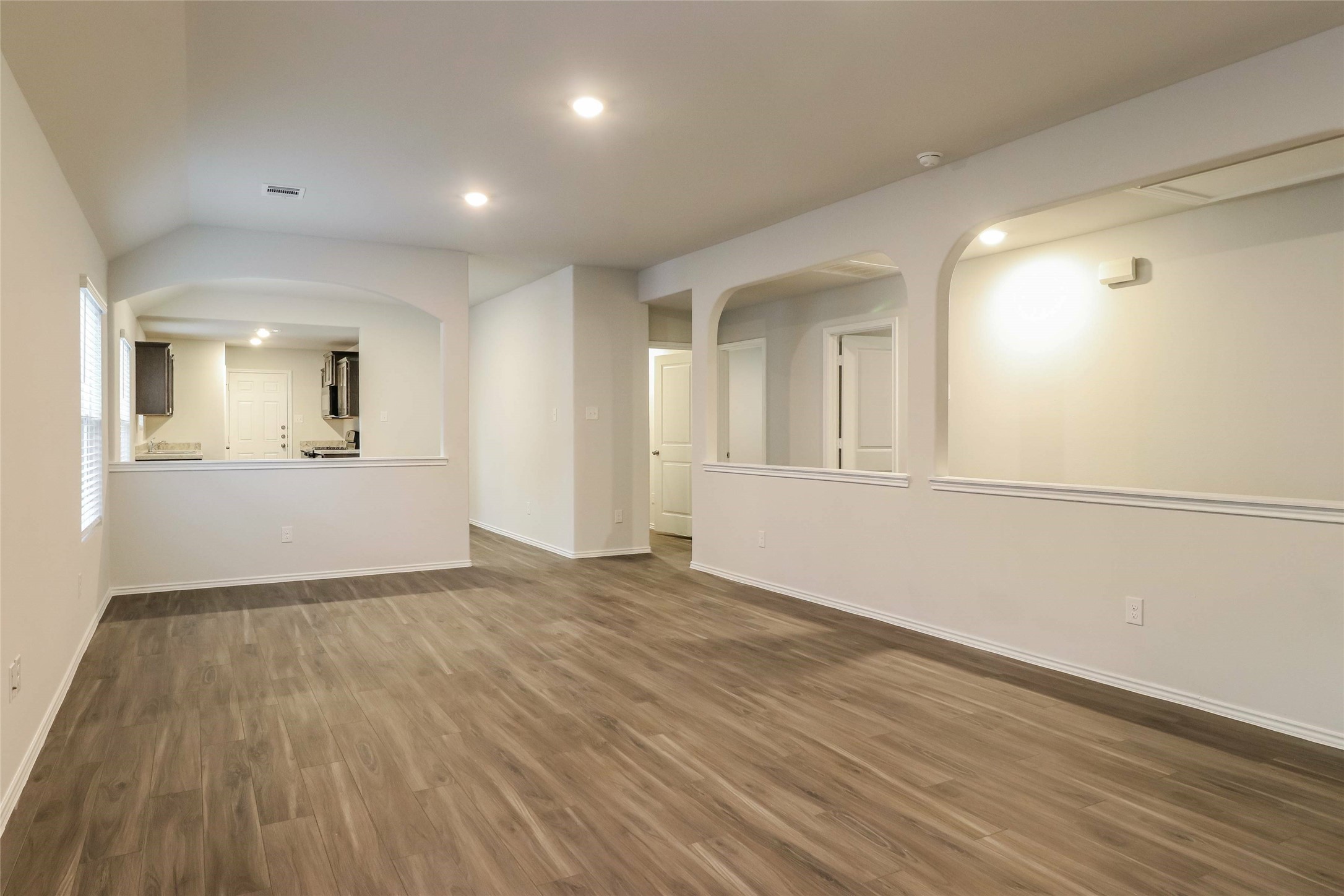 2134 Middle Rdg Drive Conroe, TX 77301 - Photo 15 of 19 Photos may be representative of the floor plan and not the exact home. Finishes, layout, and features of the actual property for lease may vary.