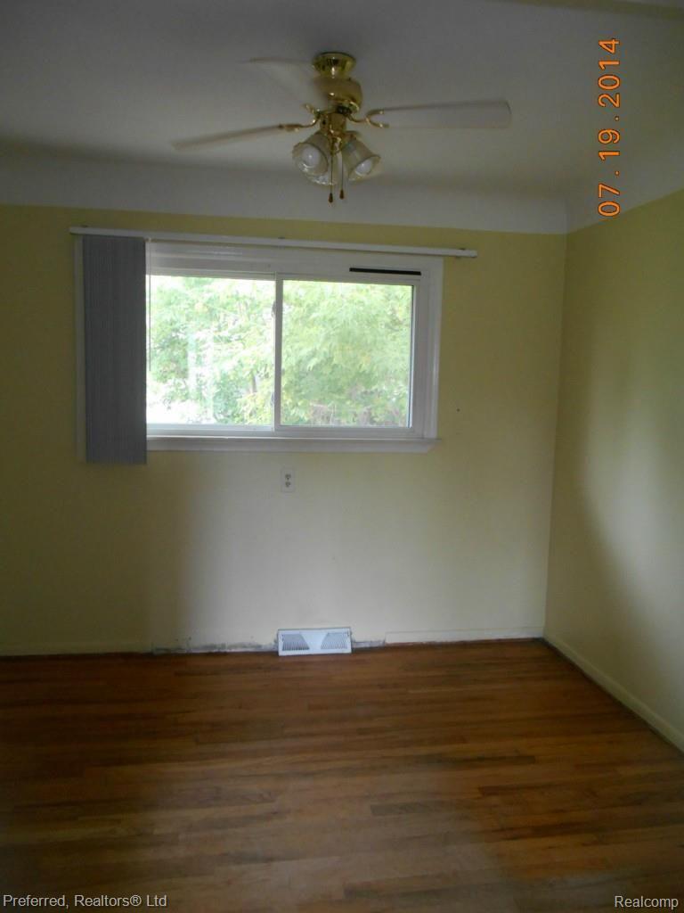 51301 Mott Road Belleville, MI 48111 - Photo 12 of 20 7-19-14 Dine.jpg
