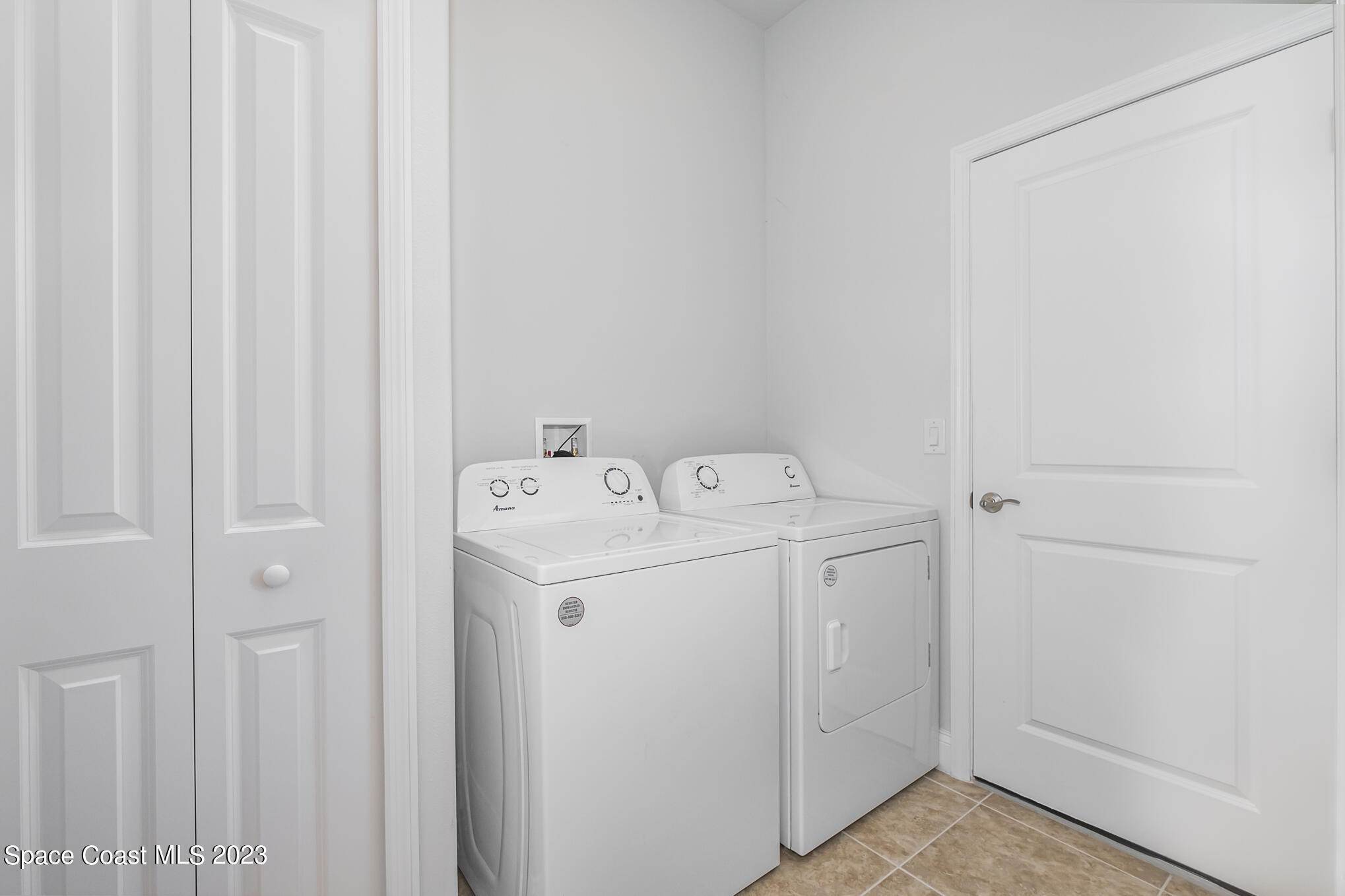 665 Lorelei Avenue Melbourne, FL 32901 - Photo 14 of 32 a utility room with dryer and washer