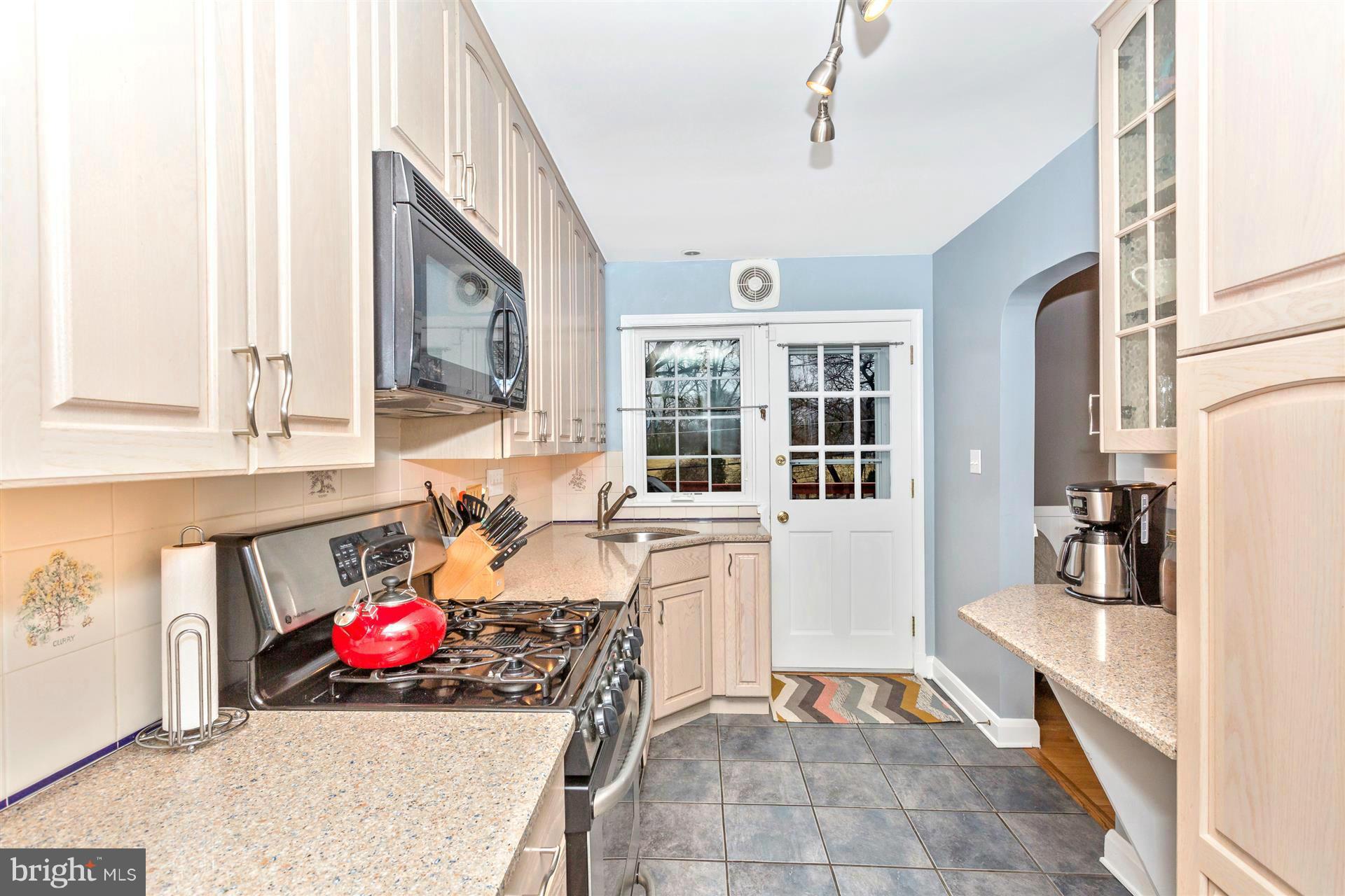 172 Stanmore Road Baltimore, MD 21212 - Photo 13 of 30 a living room with stainless steel appliances furniture a rug kitchen view and a window