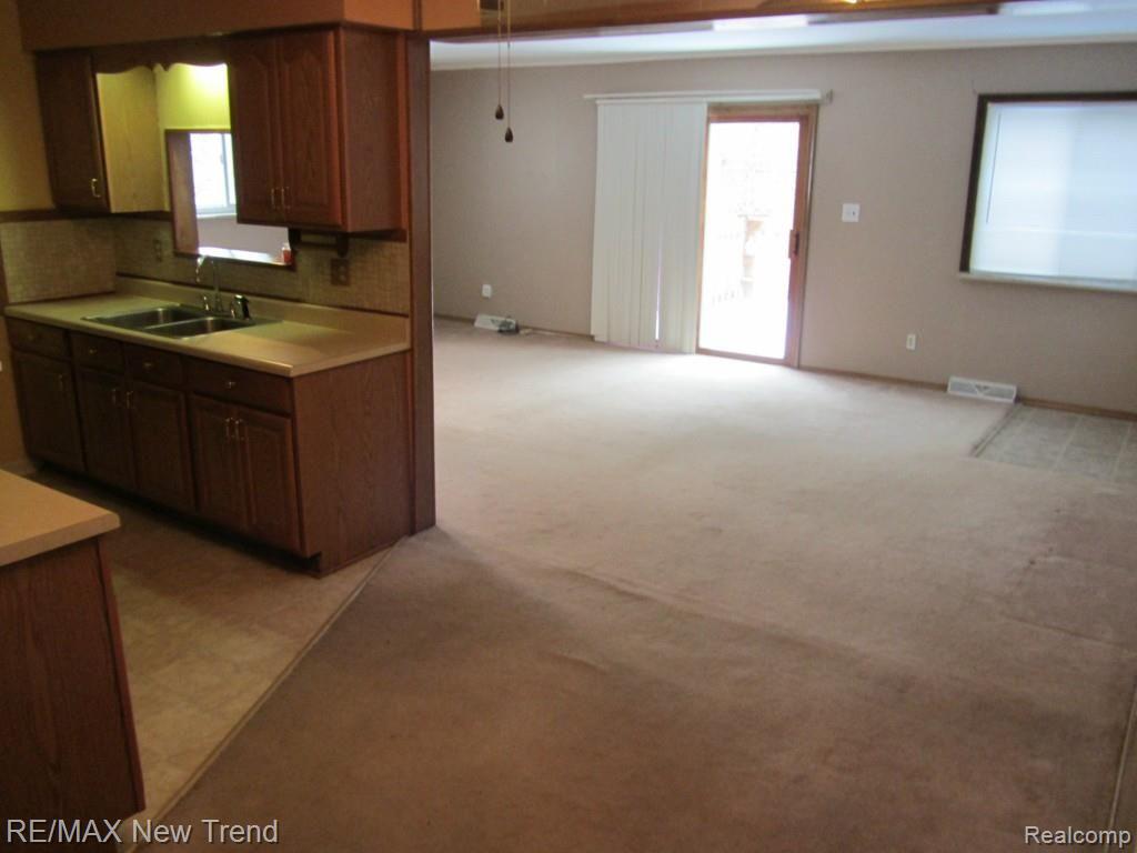 1010 Porter Road White Lake, MI 48383 - Photo 7 of 22 K2.jpg
