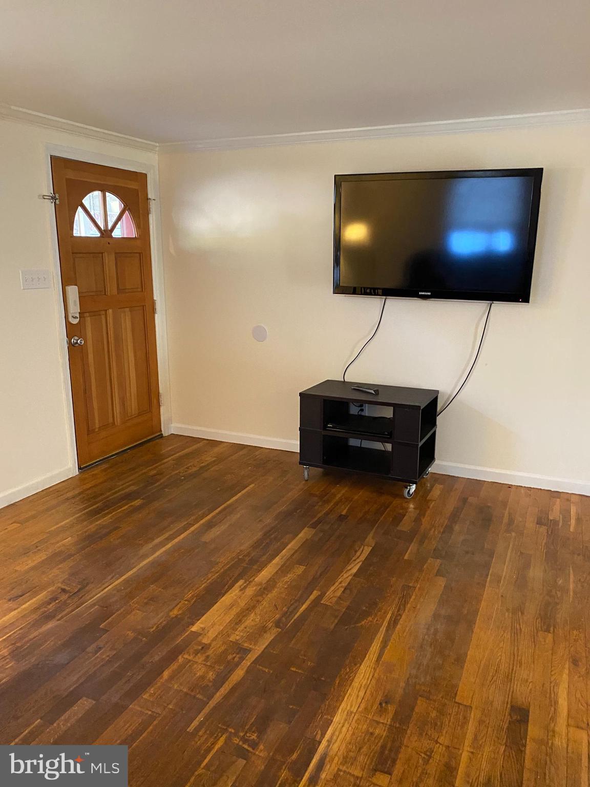 12340 Porter Road Orange, VA 22960 - Photo 8 of 36 Living Room