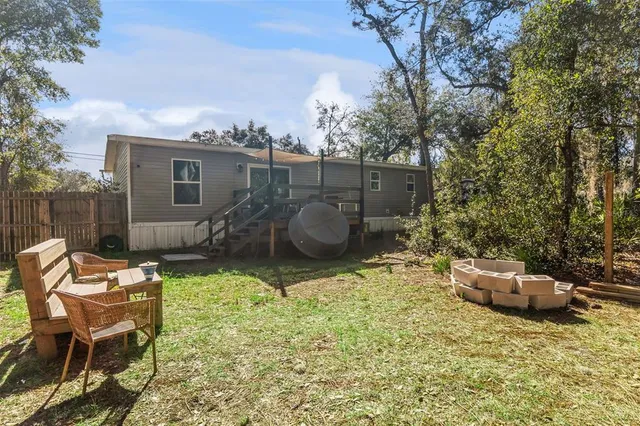 a view of outdoor space yard and balcony