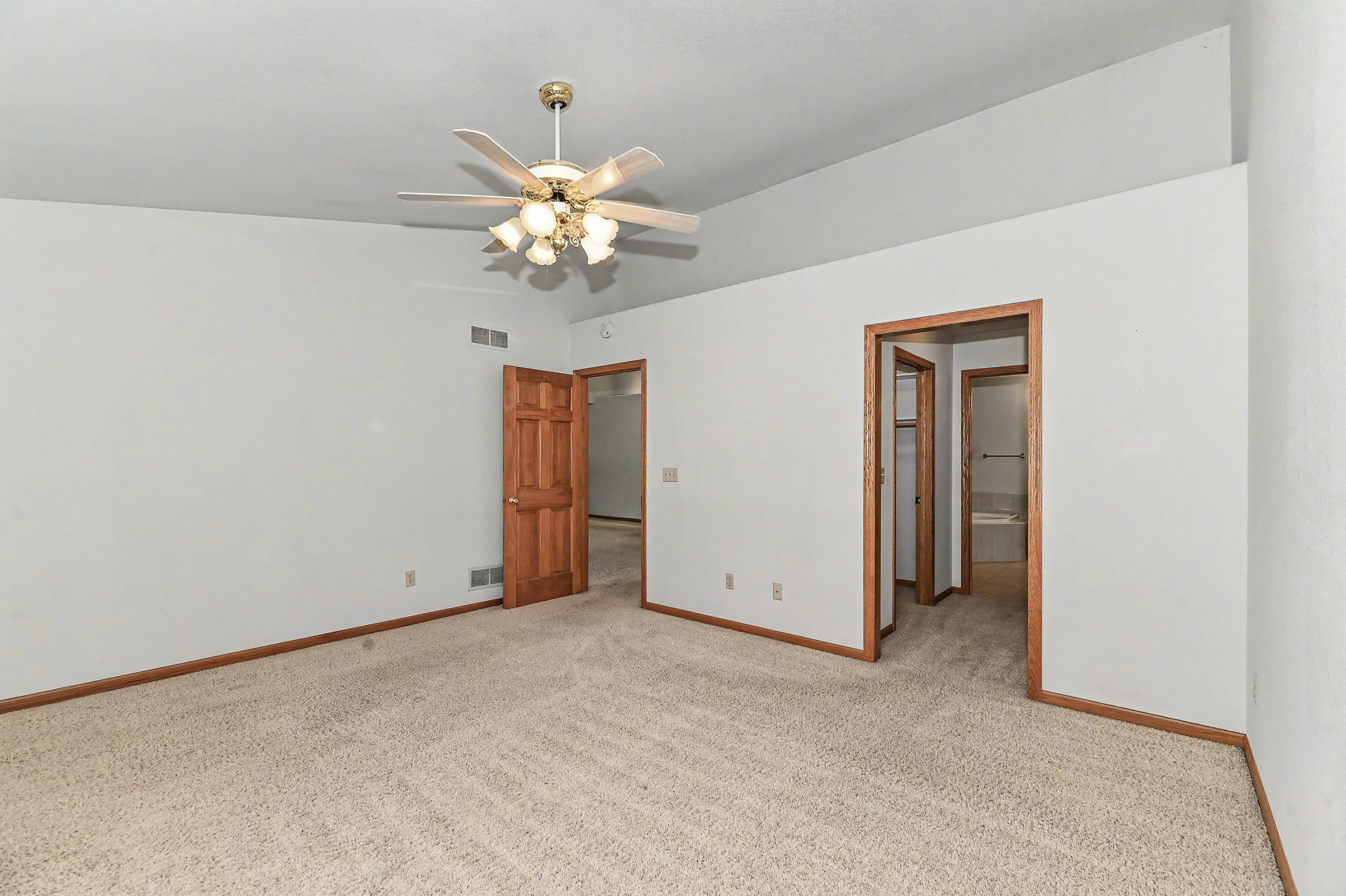 N22-w26492 Shooting Star Road, Unit 2 Pewaukee, WI 53072 - Photo 20 of 32 Primary towards en suite