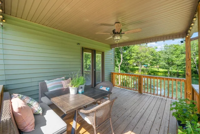 a view of a house with backyard
