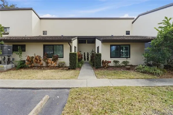 $2,700 | 1637 Southeast Paradise Circle West, Unit 204, Crystal River, FL 34429