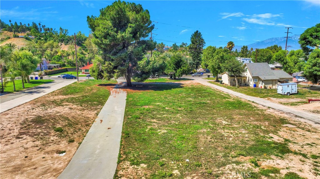 11553 Reche Canyon Road Colton, CA 92324 - Photo 11 of 13 a view of a backyard with a garden