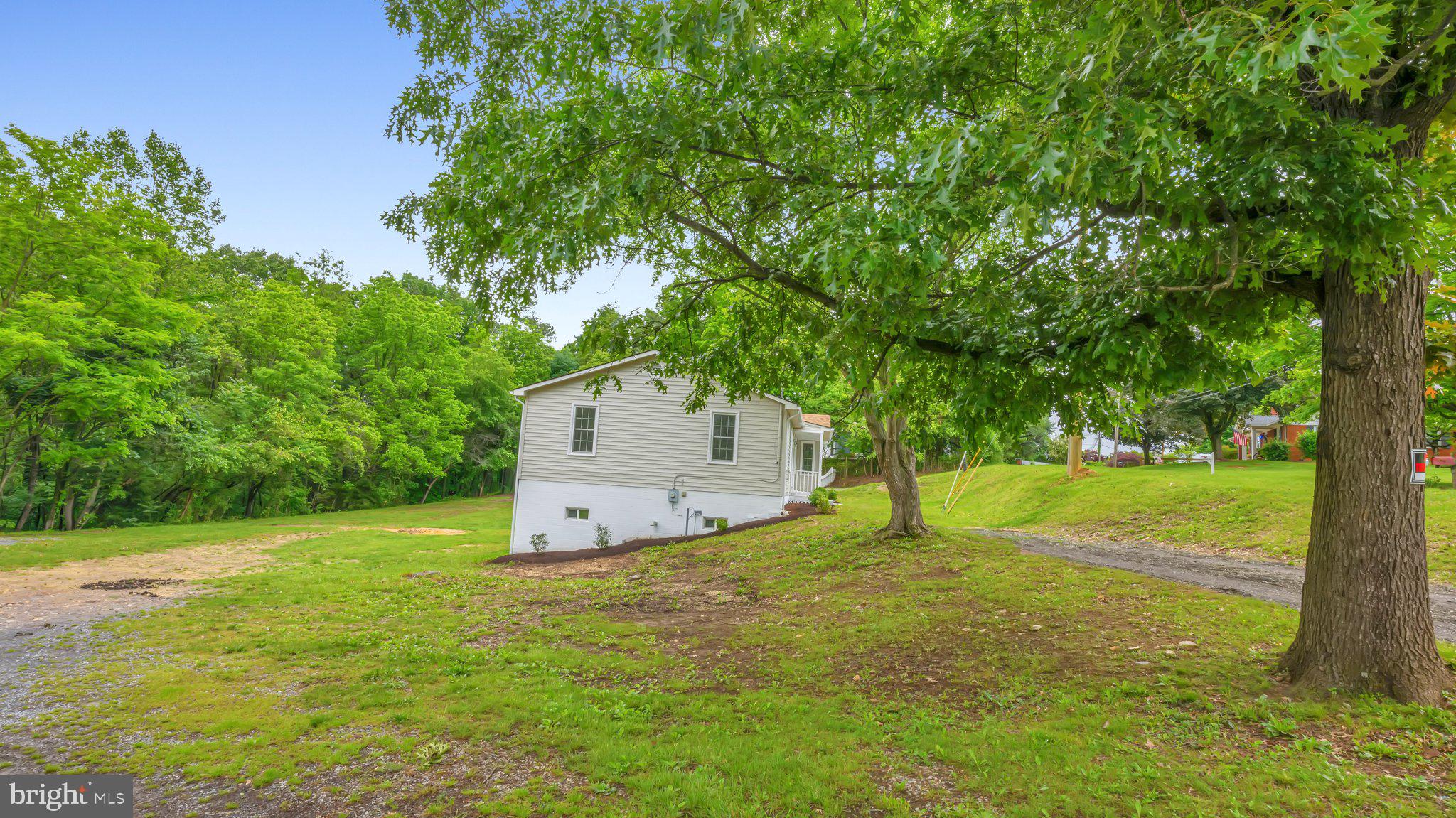 229 Chapel Road Stanley, VA 22851 - Photo 4 of 41 Gallery Image 4