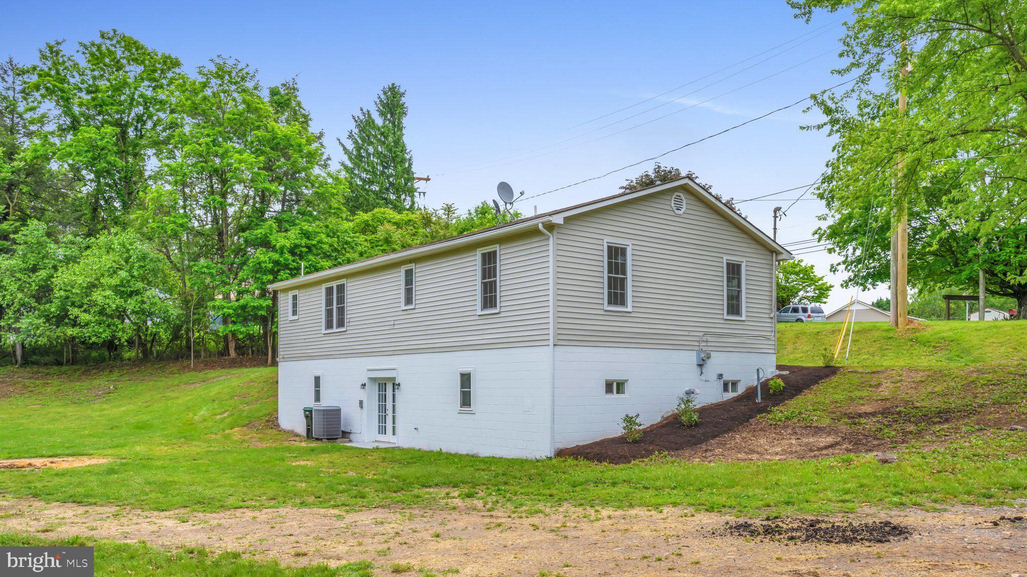 229 Chapel Road Stanley, VA 22851 - Photo 5 of 41 Gallery Image 5