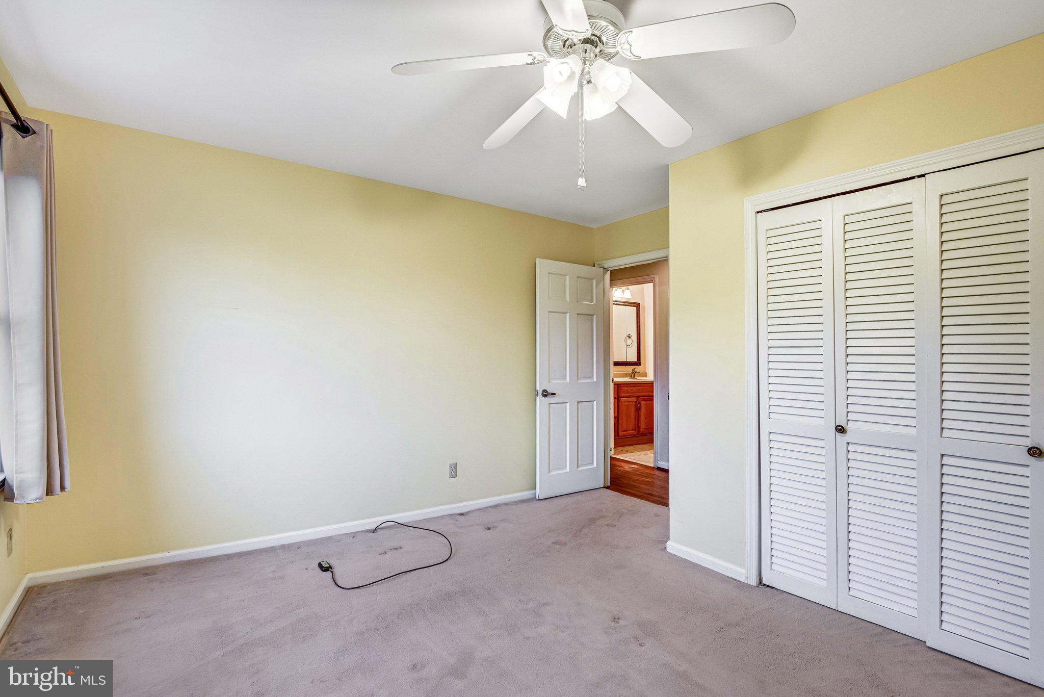 7961 Leeds Manor Road Marshall, VA 20115 - Photo 20 of 40 an empty room with a ceiling fan and a window