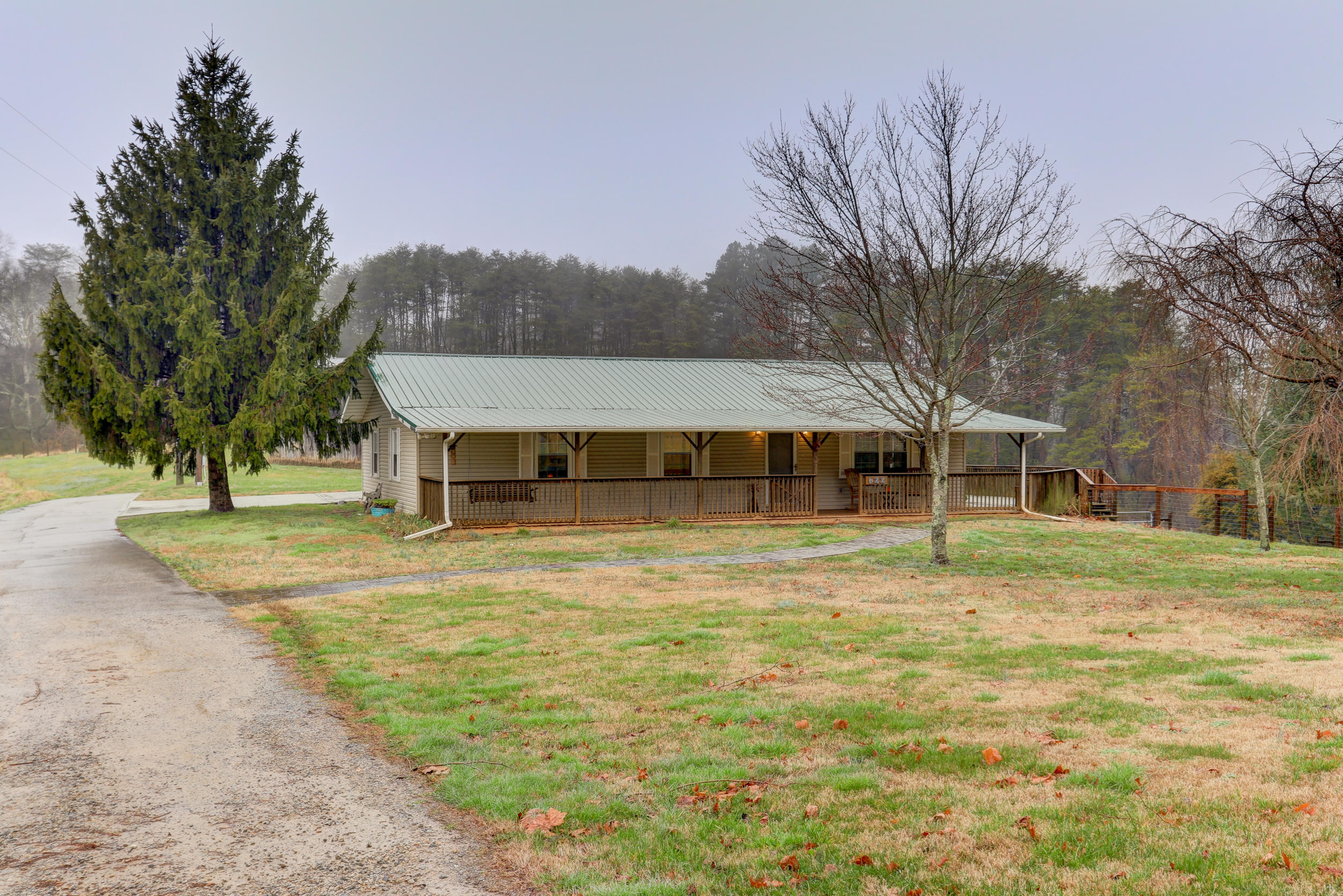 622 Chestnut Grove Road Dandridge, TN 37725 - Photo 2 of 24 622 Chestnut Grove Rd