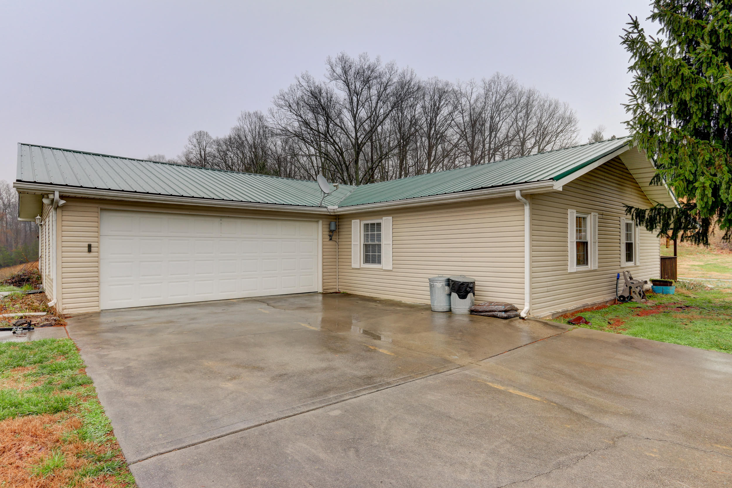622 Chestnut Grove Road Dandridge, TN 37725 - Photo 3 of 24 622 Chestnut Grove Rd