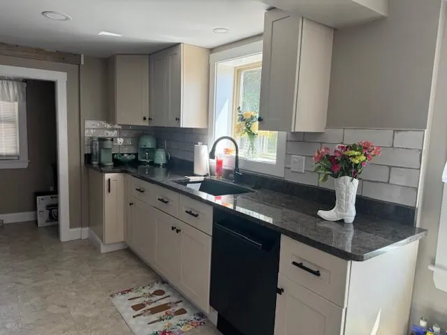 $549,900 | 67 Tacconet Road, Palmyra, ME 04965