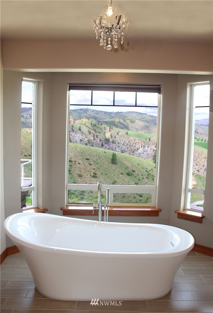 1655 Hawks Meadow Road Chelan, WA 98816 - Photo 14 of 25 Gallery Image 14