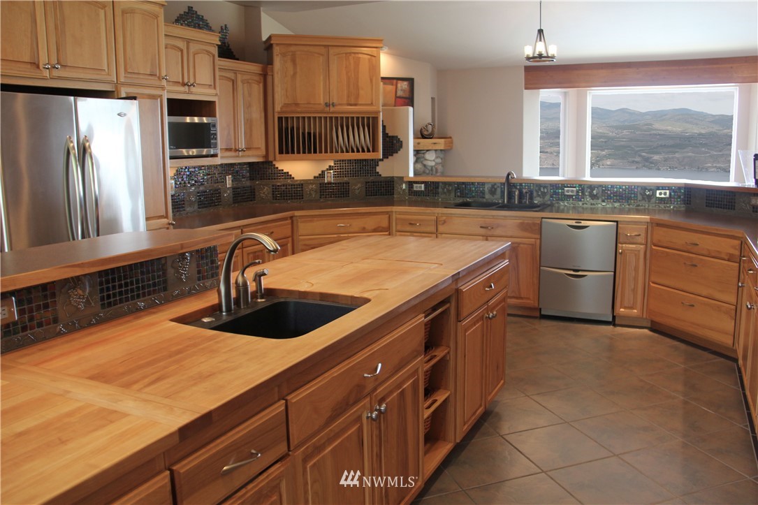 1655 Hawks Meadow Road Chelan, WA 98816 - Photo 9 of 25 Gallery Image 9