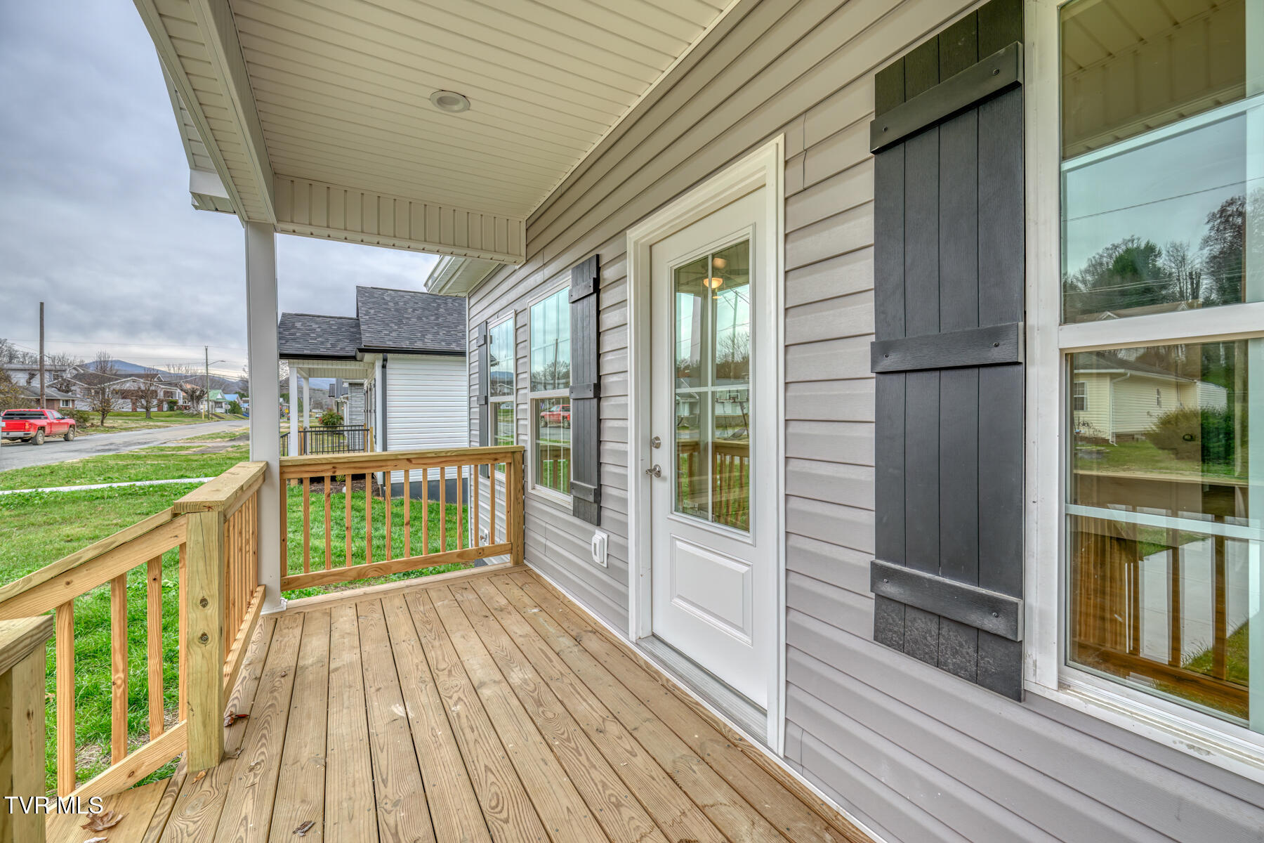 725 Maple Avenue Erwin, TN 37650 - Photo 2 of 33 725 Maple Ave-5