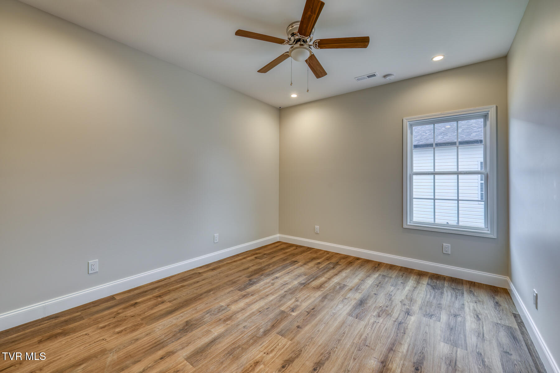 725 Maple Avenue Erwin, TN 37650 - Photo 22 of 33 725 Maple Ave-23