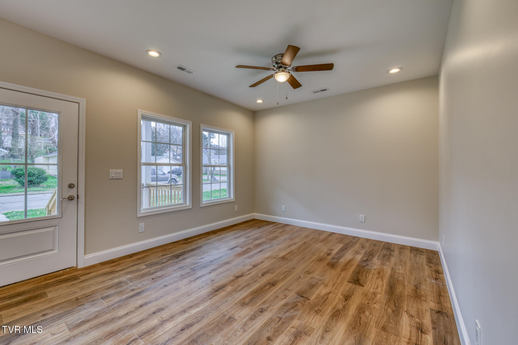 725 Maple Avenue Erwin, TN 37650 - Photo 3 of 33 725 Maple Ave-8