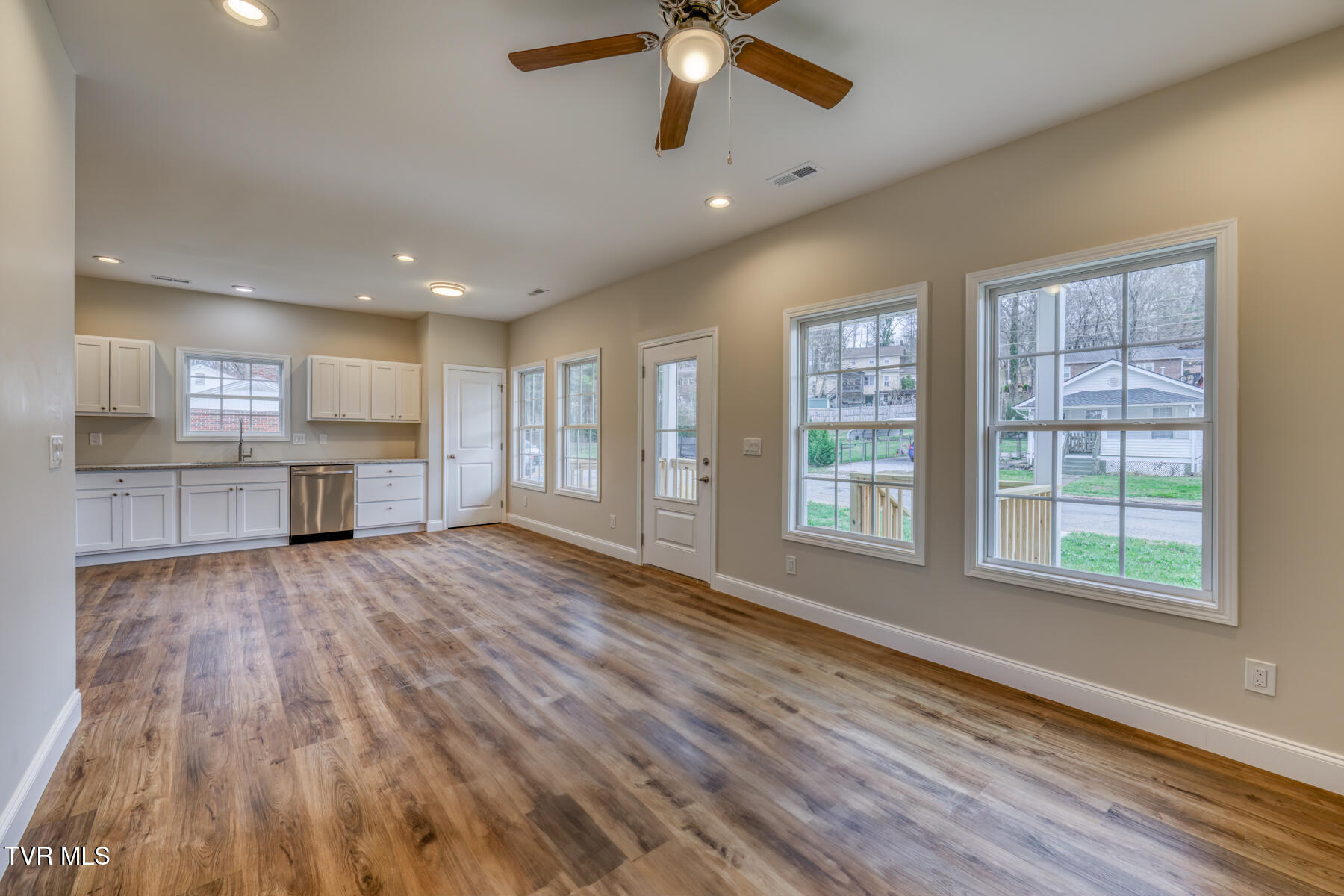 725 Maple Avenue Erwin, TN 37650 - Photo 5 of 33 725 Maple Ave-10