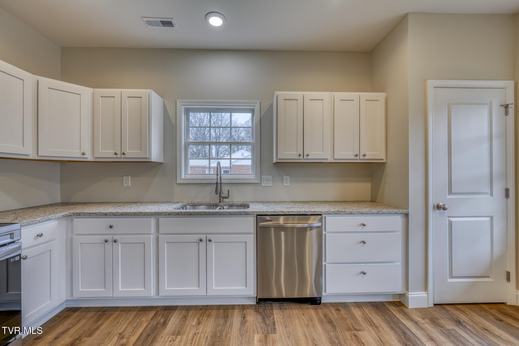 725 Maple Avenue Erwin, TN 37650 - Photo 6 of 33 725 Maple Ave-11