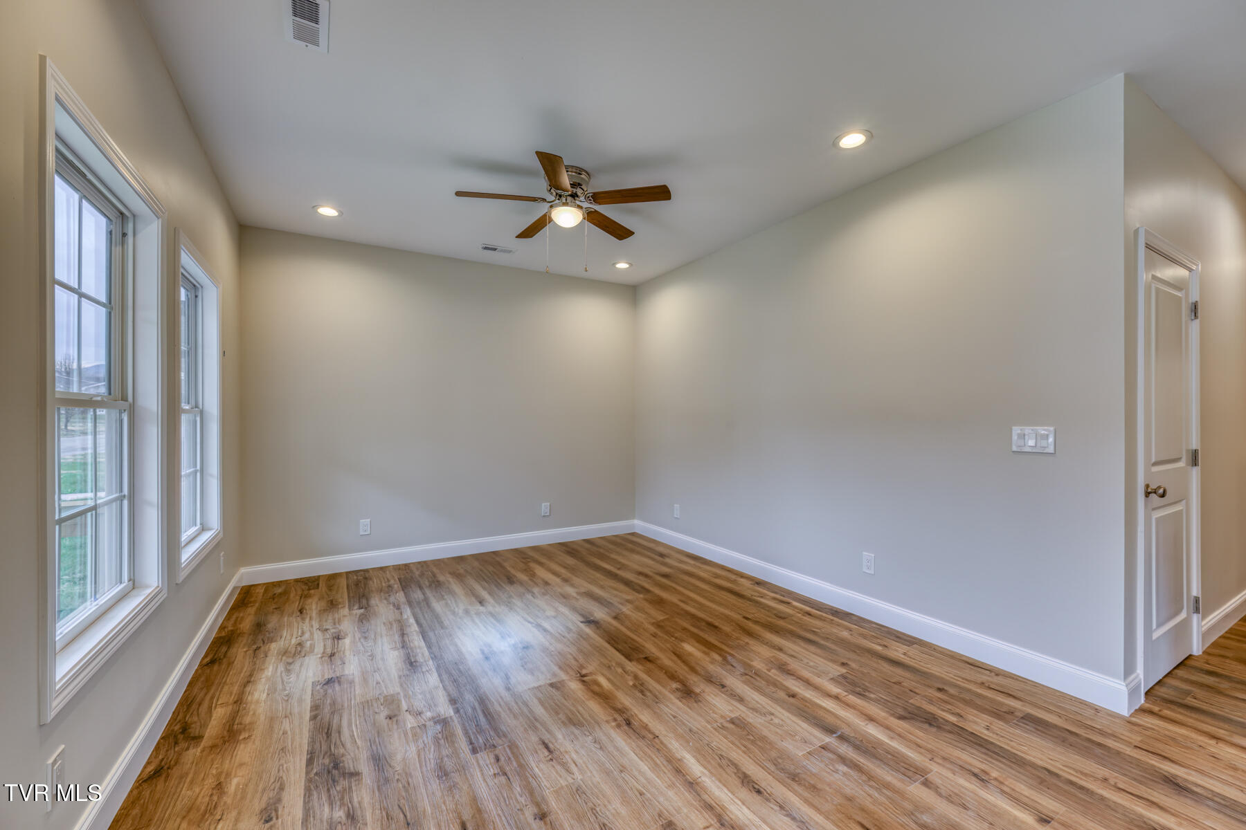 725 Maple Avenue Erwin, TN 37650 - Photo 7 of 33 725 Maple Ave-7