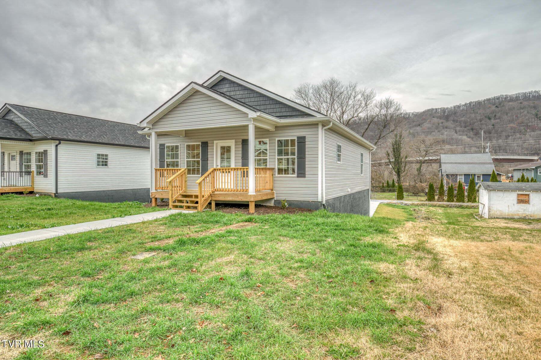 725 Maple Avenue Erwin, TN 37650 - Photo 8 of 33 725 Maple Ave-2