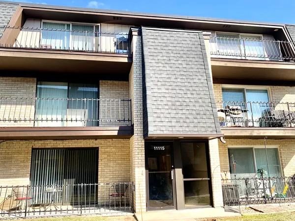 $159,900 | 11115 South 84th Avenue, Unit 2A, Palos Hills, IL 60465