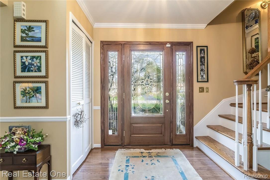 764 Leinster Road Rochester, MI 48309 - Photo 7 of 46 007-Foyer-5672464-medium.jpg