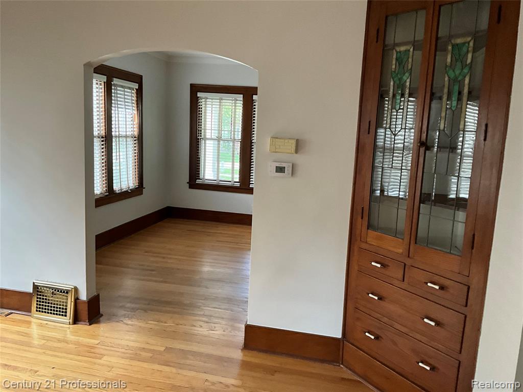 216 Woodside Road Royal Oak, MI 48073 - Photo 9 of 37 Gallery Image 9