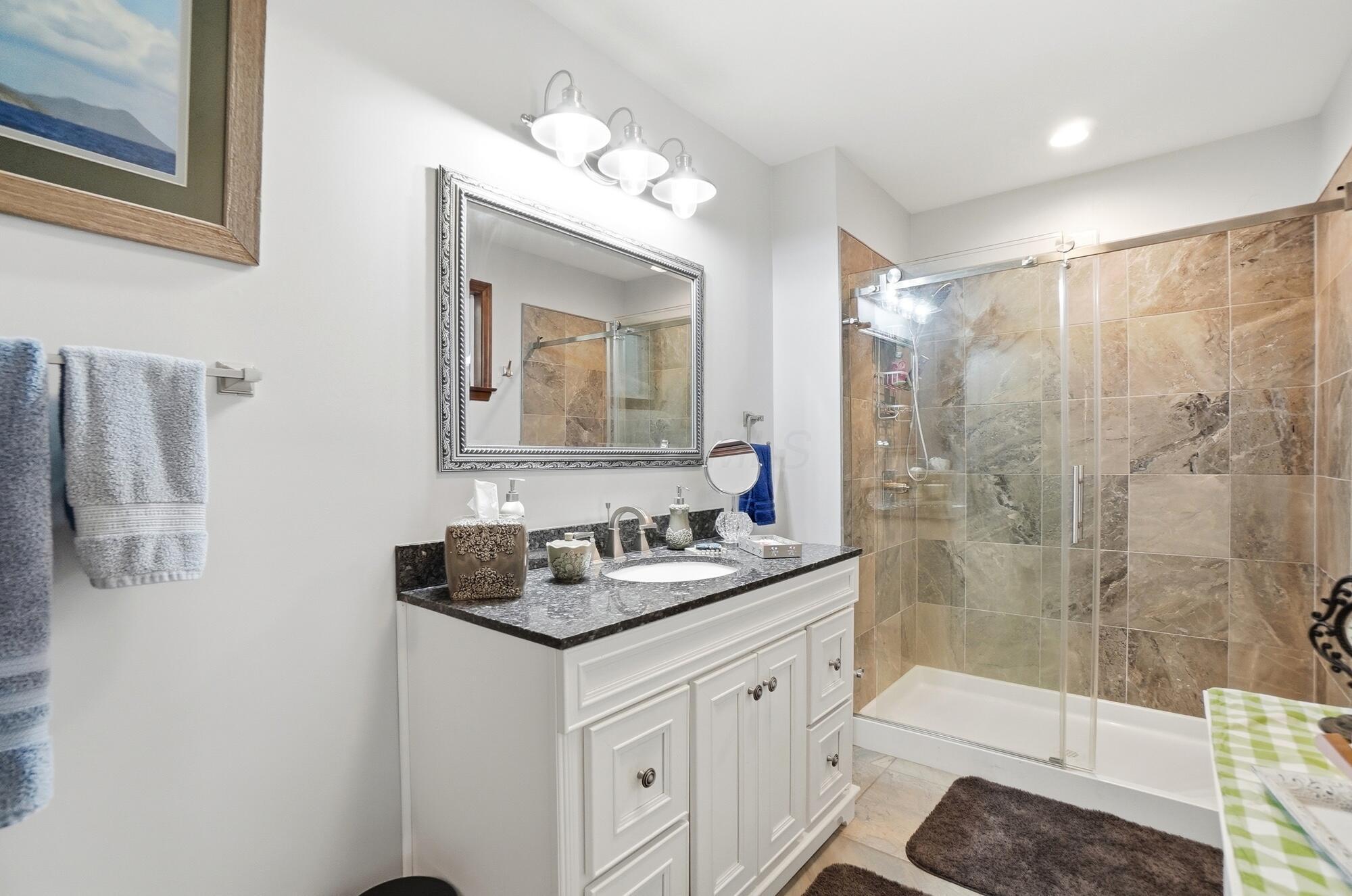 6075 Alkire Road Galloway, OH 43119 - Photo 29 of 85 Bathroom on Level 1