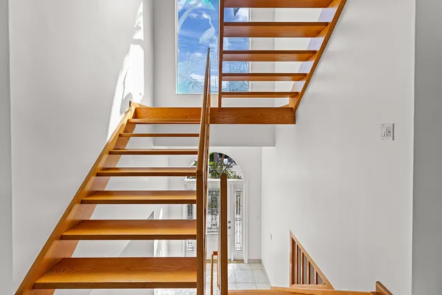 a view of livingroom with furniture