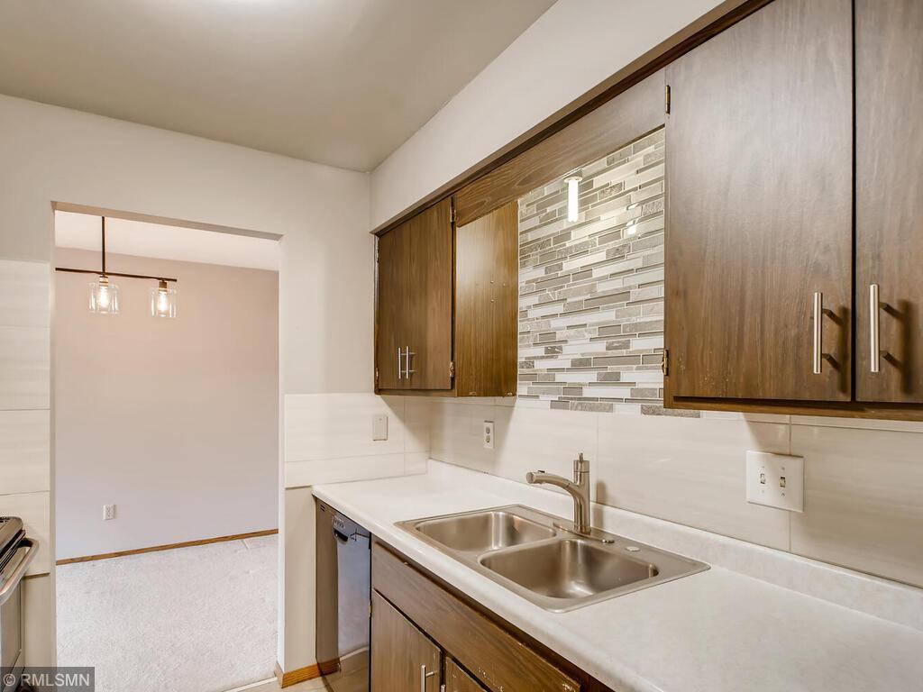 2210 Midland Grove Road, Unit 101 Roseville, MN 55113 - Photo 3 of 17