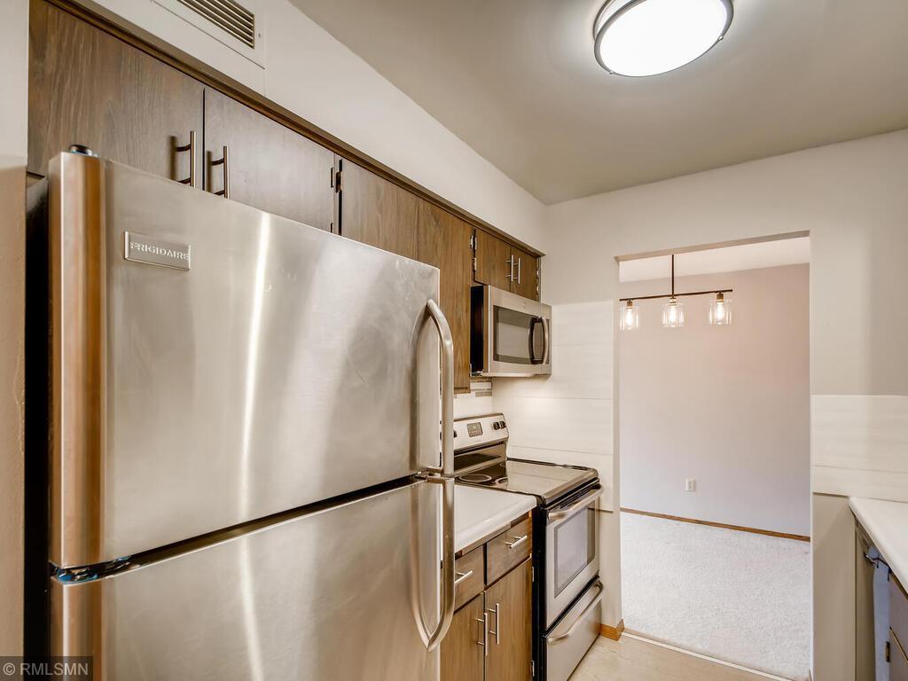 2210 Midland Grove Road, Unit 101 Roseville, MN 55113 - Photo 4 of 17