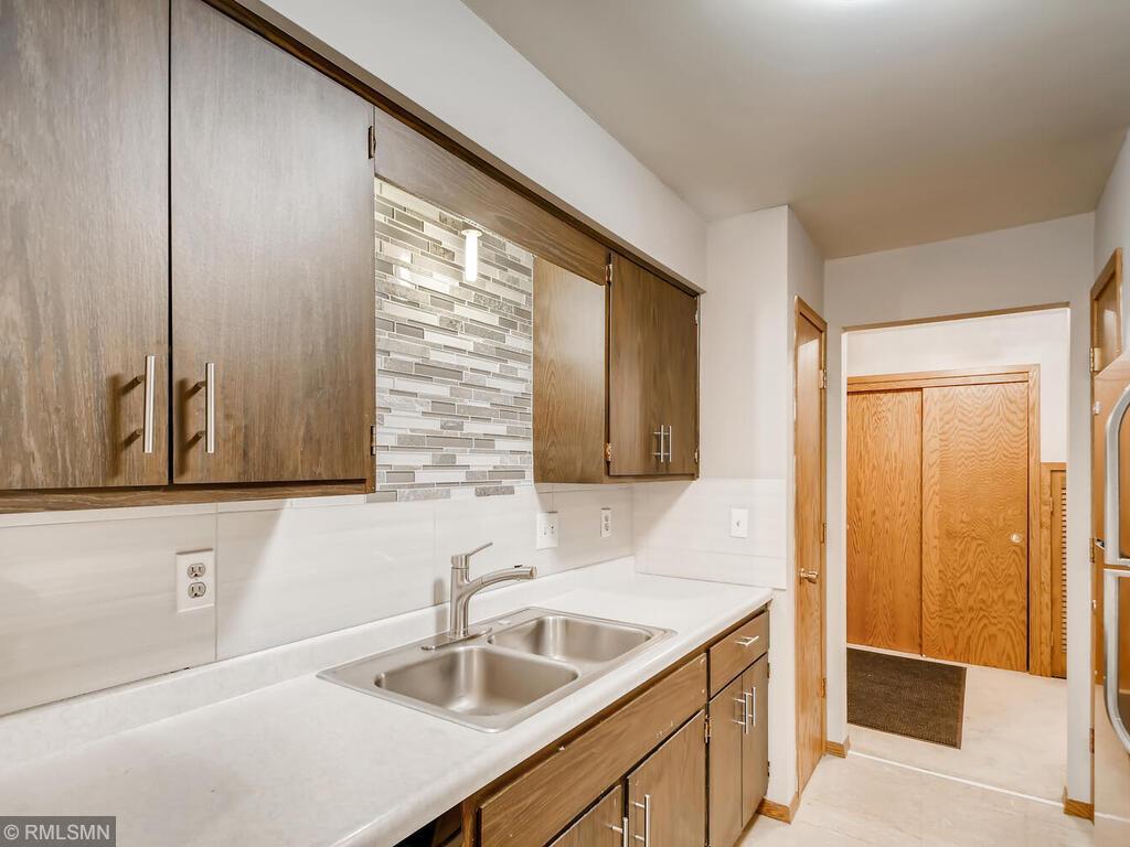 2210 Midland Grove Road, Unit 101 Roseville, MN 55113 - Photo 5 of 17