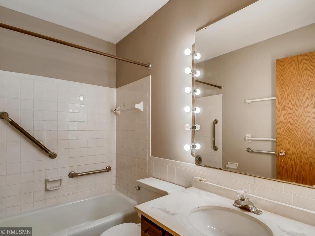 2210 Midland Grove Road, Unit 101 Roseville, MN 55113 - Photo 8 of 17