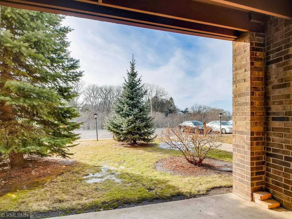2210 Midland Grove Road, Unit 101 Roseville, MN 55113 - Photo 9 of 17