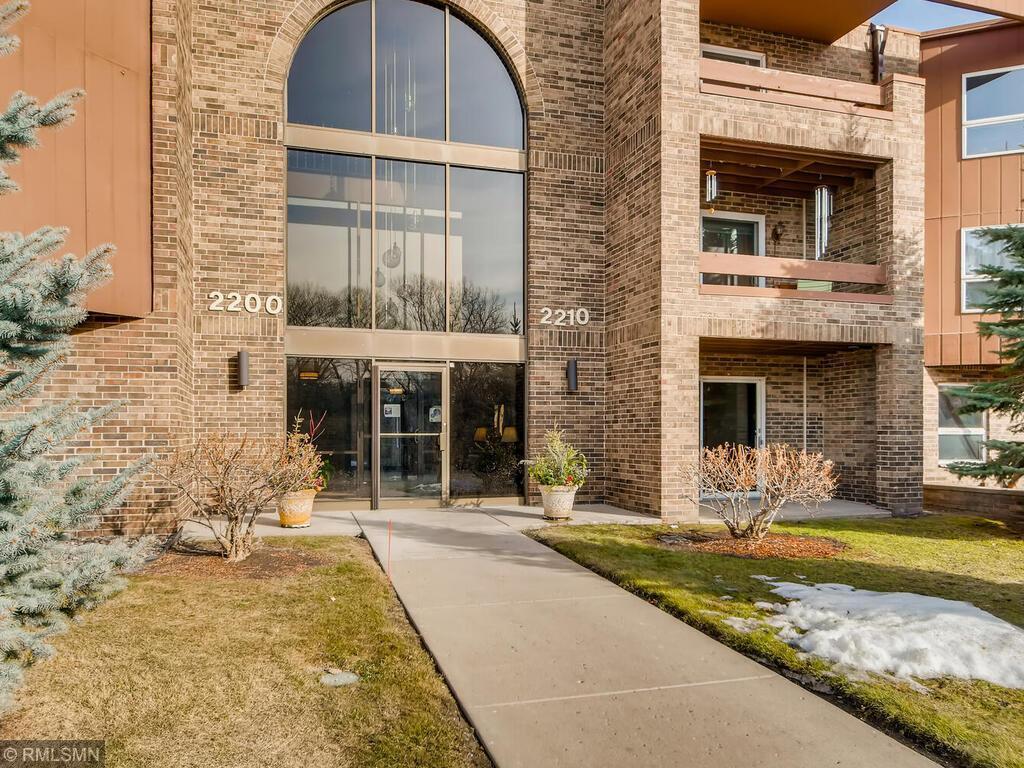 2210 Midland Grove Road, Unit 101 Roseville, MN 55113 - Photo 10 of 17