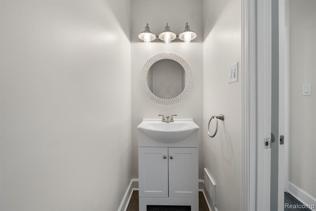 6895 Halyard Road Bloomfield Hills, MI 48301 - Photo 21 of 44